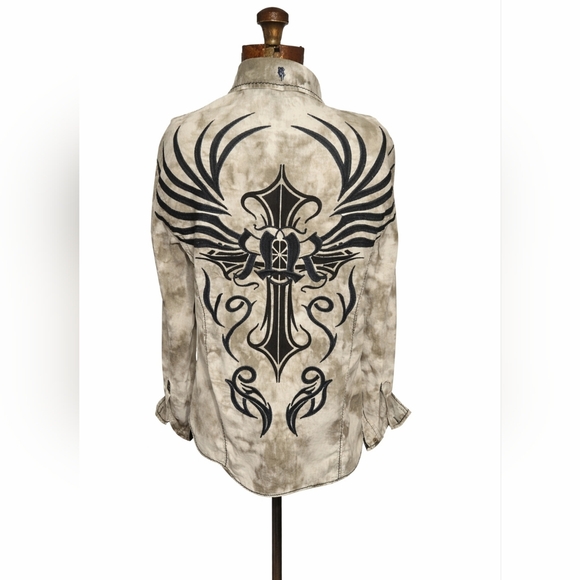 Gray and Black Roar Design Button-Up Shirt - Picture 2 of 6